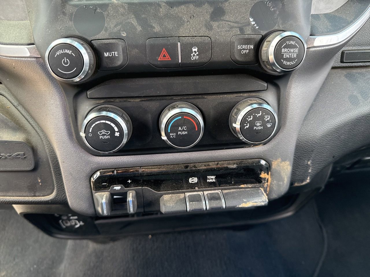 Used 2024 RAM 3500 Big Horn image 24