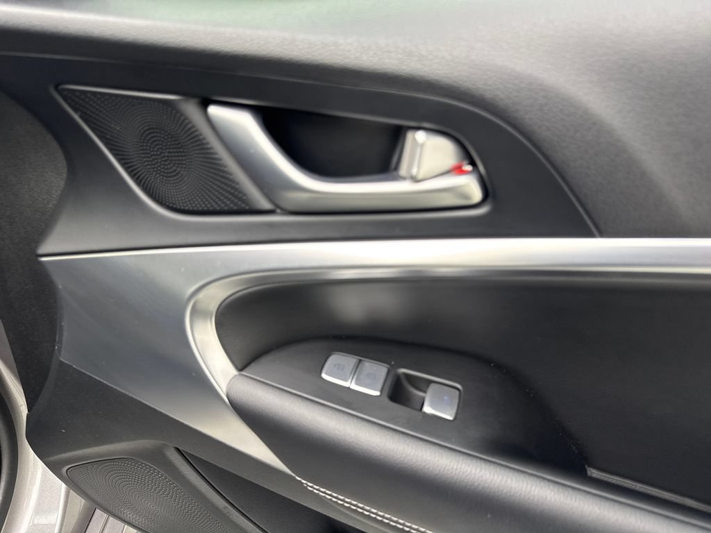 Used 2025 Genesis G70 2.5T RWD image 49