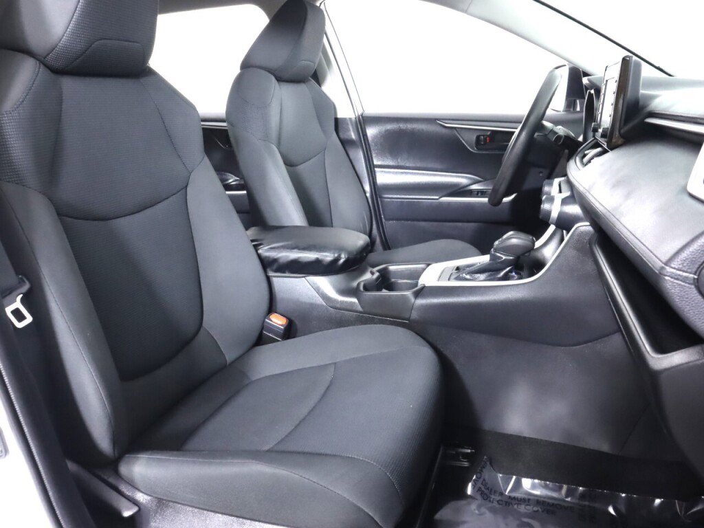 Used 2021 Toyota RAV4 LE image 35