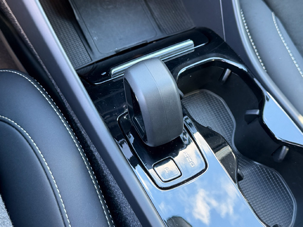 Certified 2023 Volvo XC40 Recharge Plus AWD/4WD image 36