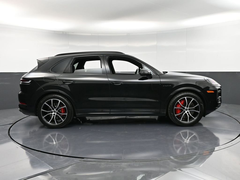New 2026 Porsche Cayenne Turbo image 9