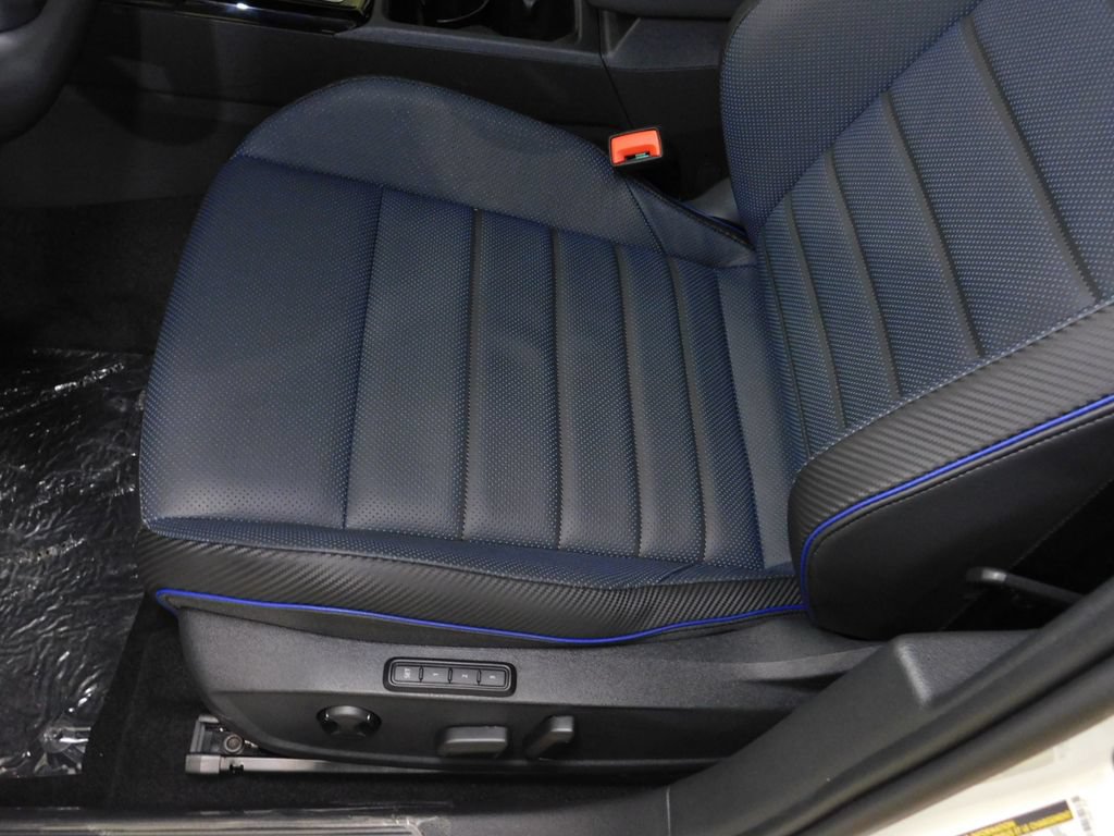 Used 2026 Volkswagen Golf AWD/4WD image 32