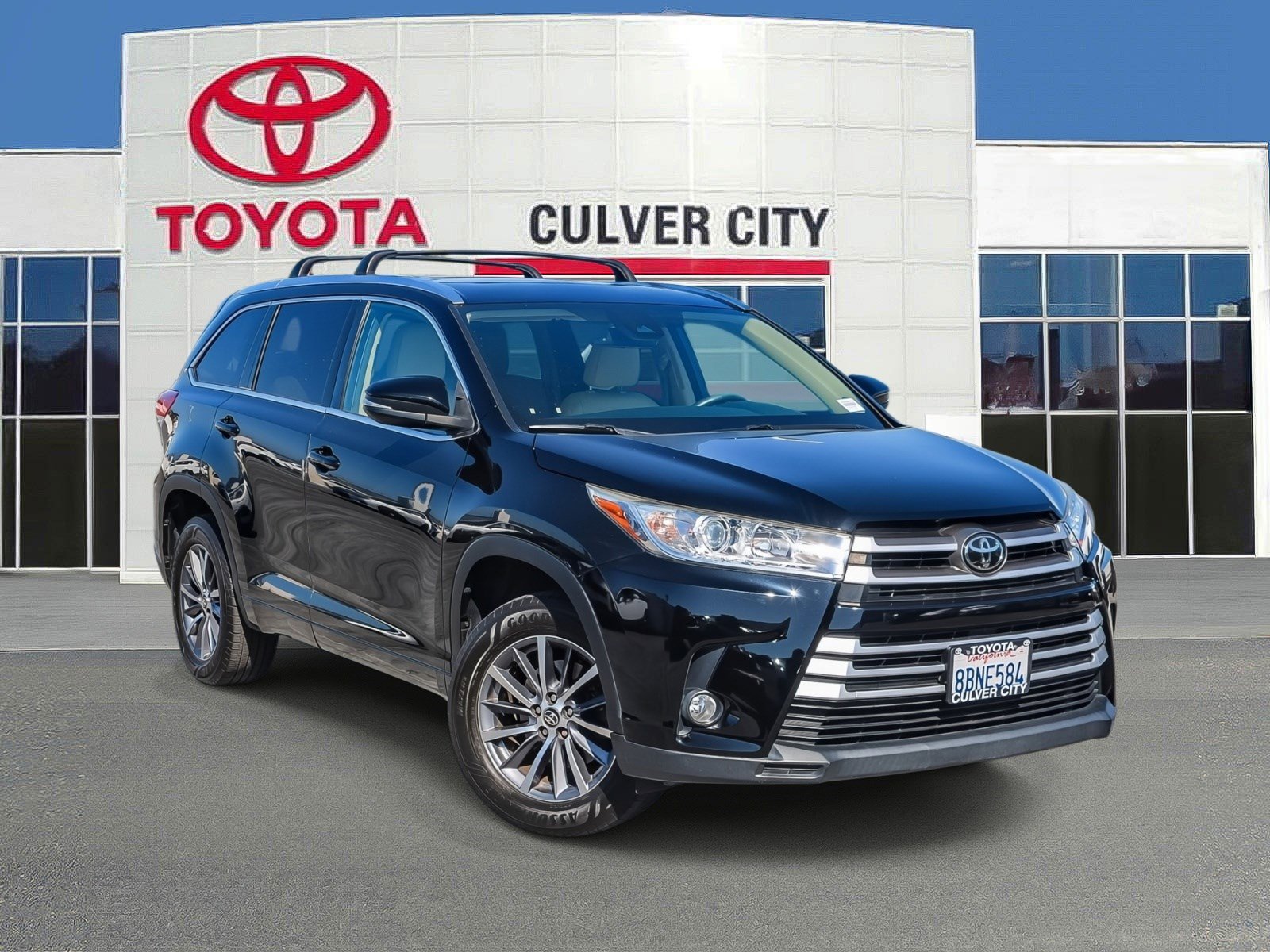 Used 2017 Toyota Highlander XLE w/ Carpet Mat Package