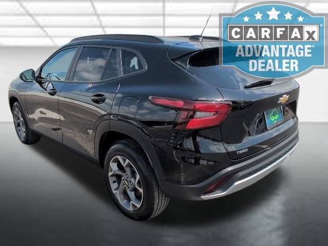 Certified 2025 Chevrolet Trax LT image 2