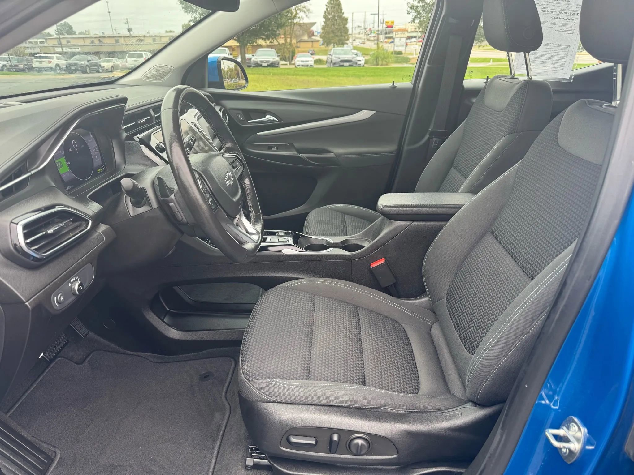 Used 2022 Chevrolet Bolt EUV LT w/ Comfort Package image 5