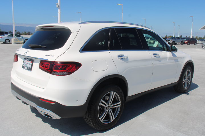 Used 2021 Mercedes-Benz GLC 300 4MATIC image 3