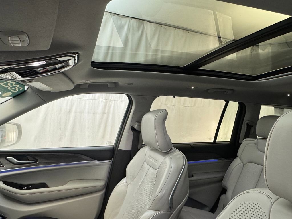 Used 2021 Jeep Grand Cherokee L Overland w/ Advanced Protech Group III image 10