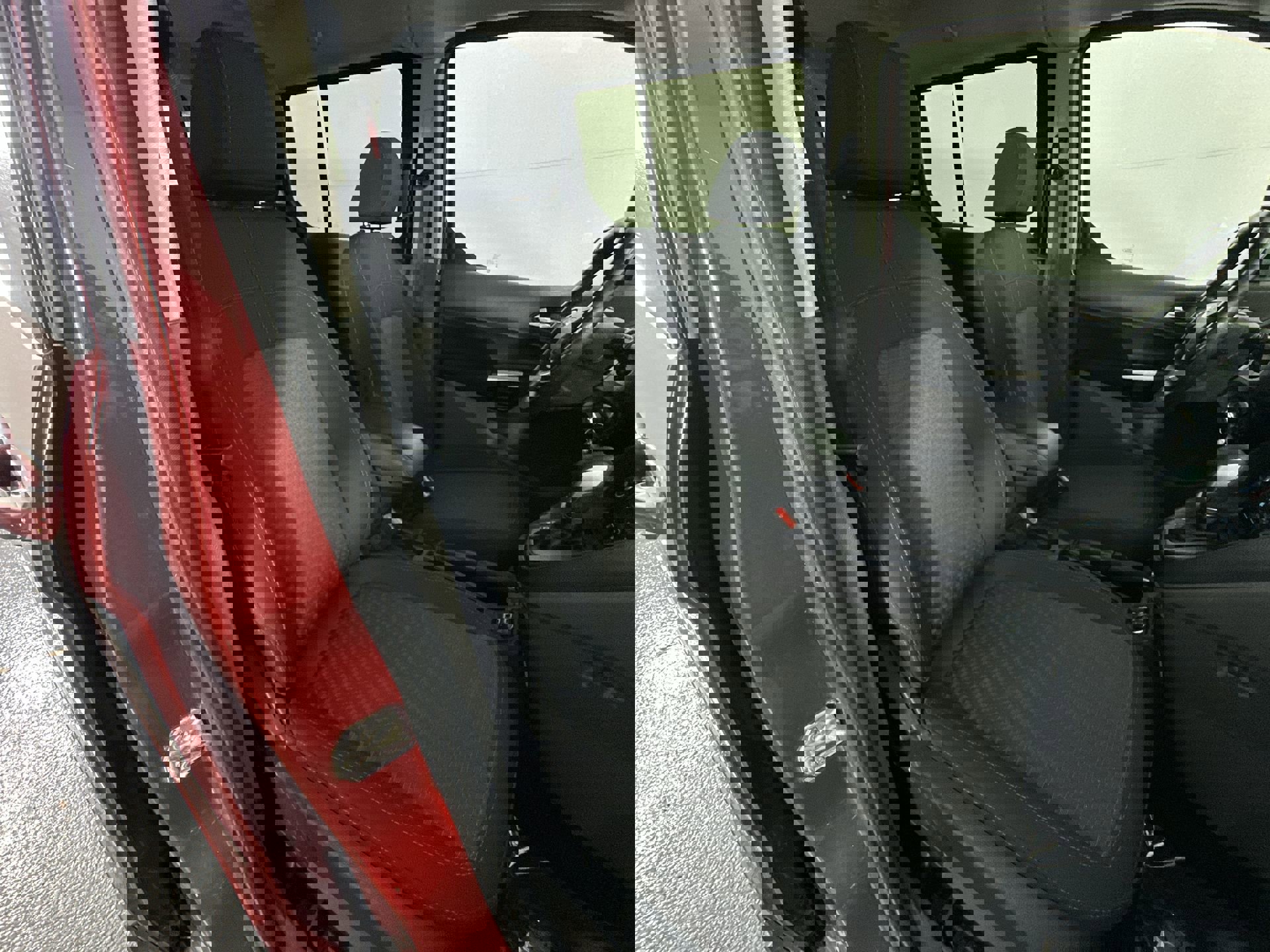 Used 2019 Ford Transit Connect XLT w/ Driver-Assist Package image 31