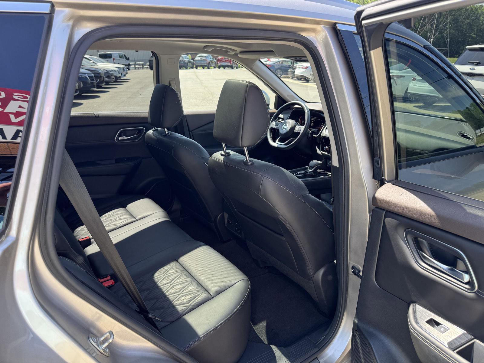 Used 2021 Nissan Rogue Platinum image 15