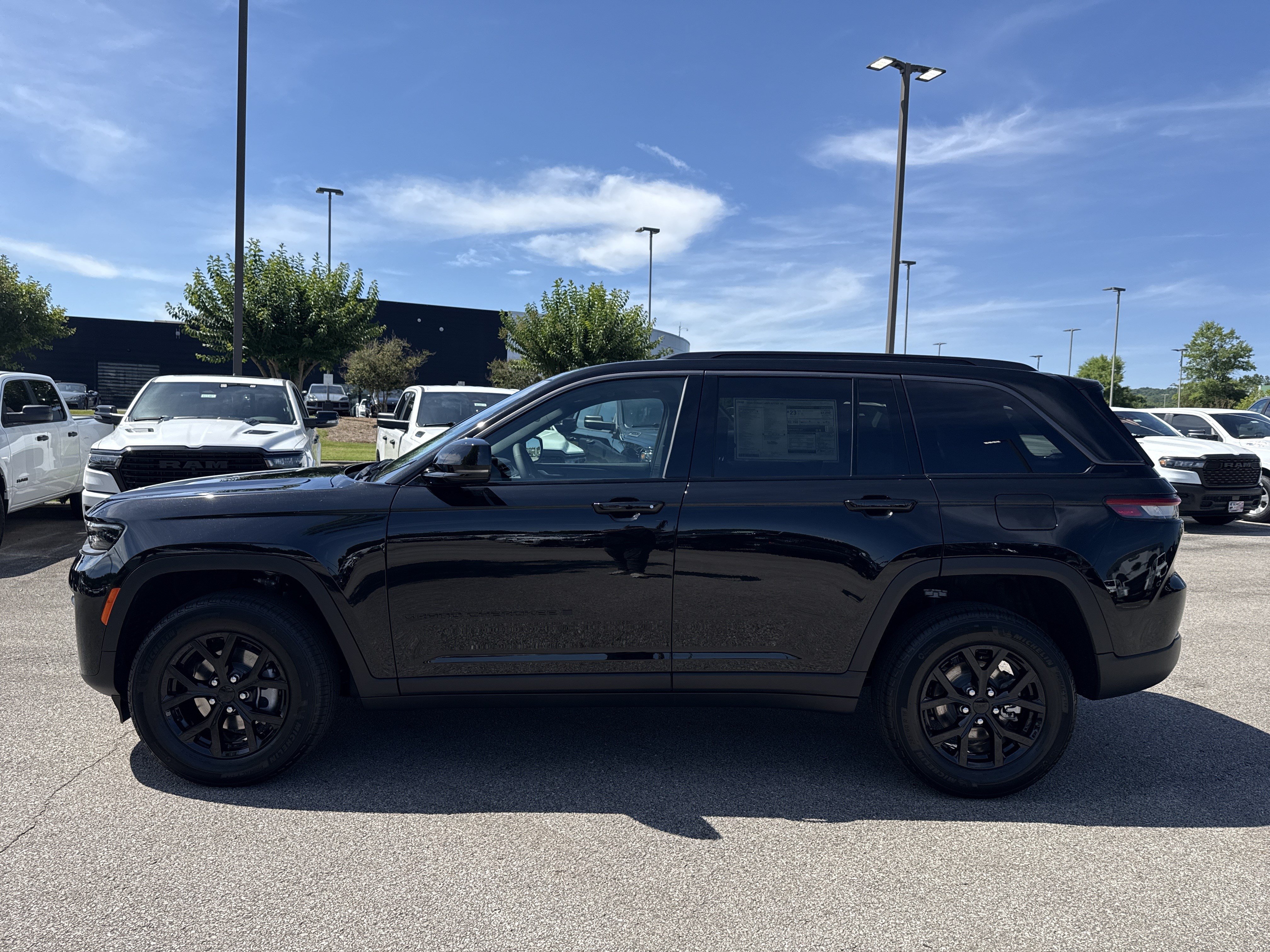 New 2026 Jeep Grand Cherokee Altitude RWD image 4