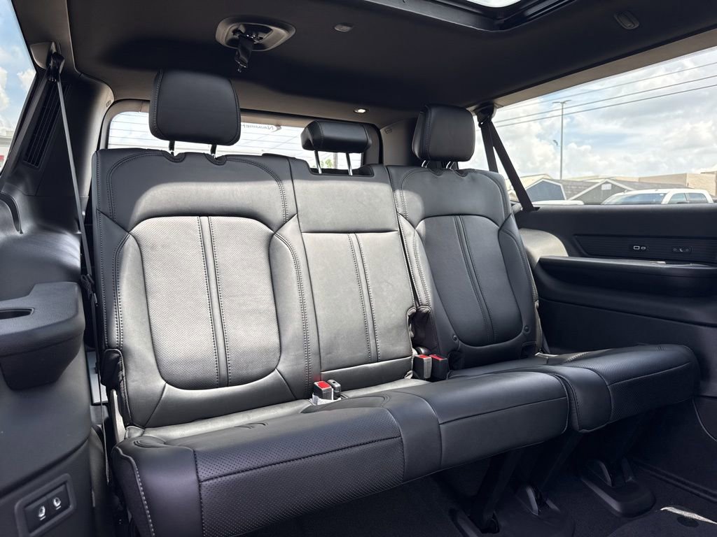 New 2025 Jeep Wagoneer L Series III w/ Premium Group I image 14