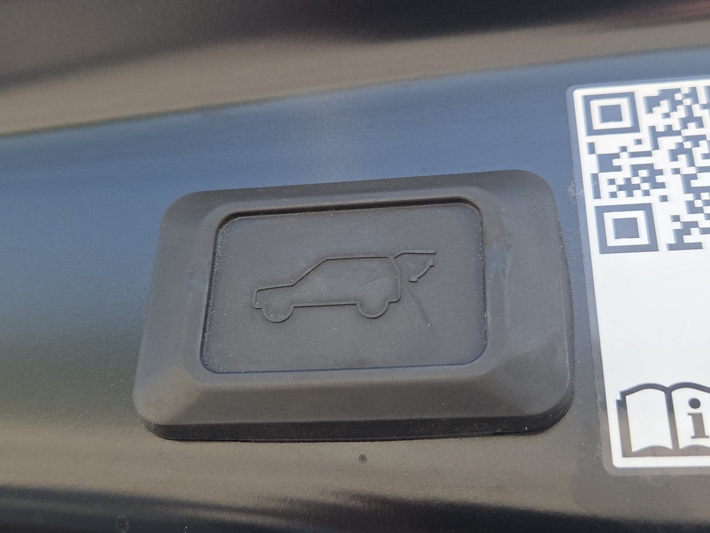 Used 2021 Toyota RAV4 Limited AWD/4WD image 23