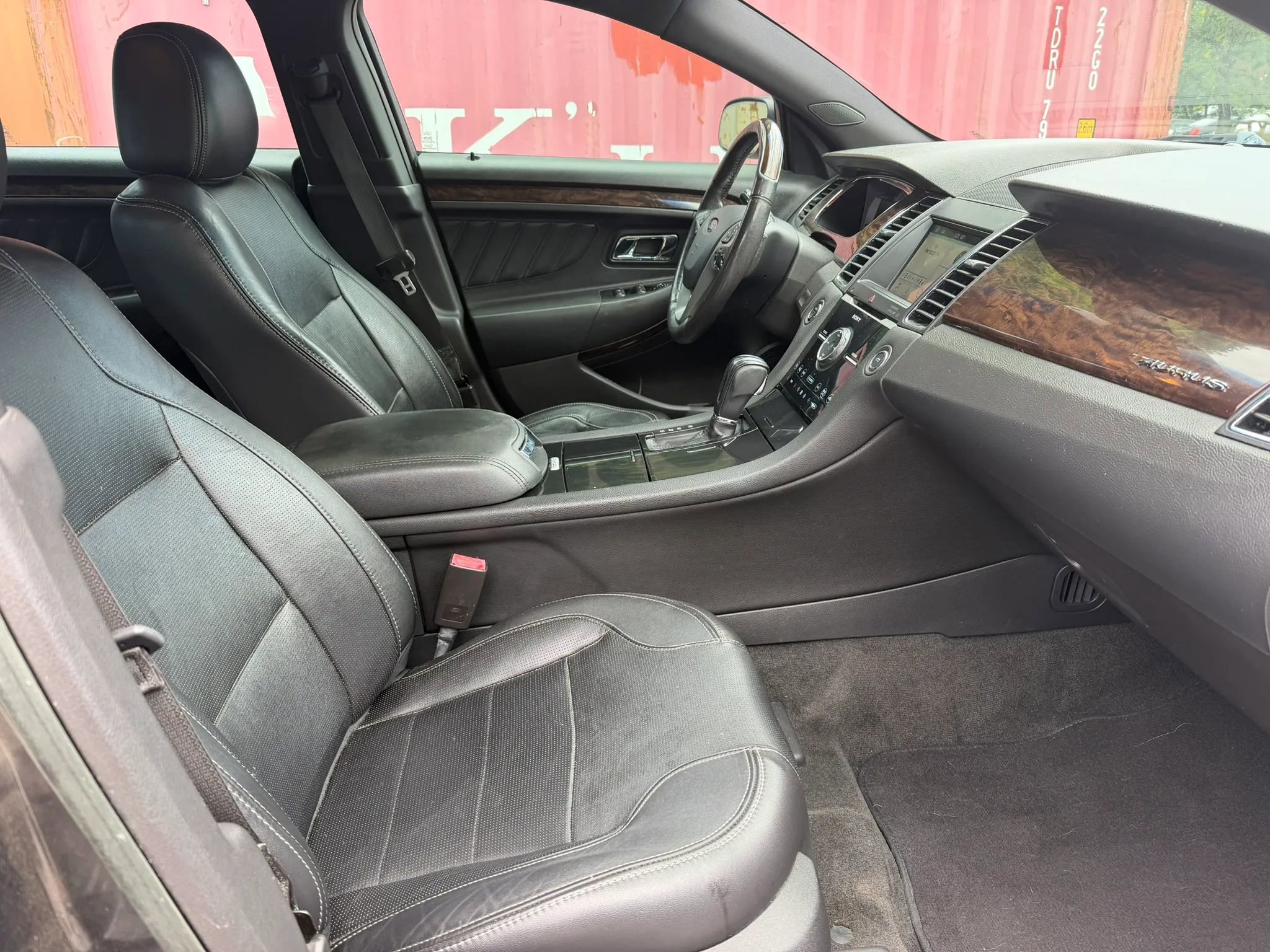 Used 2017 Ford Taurus Limited FWD image 20