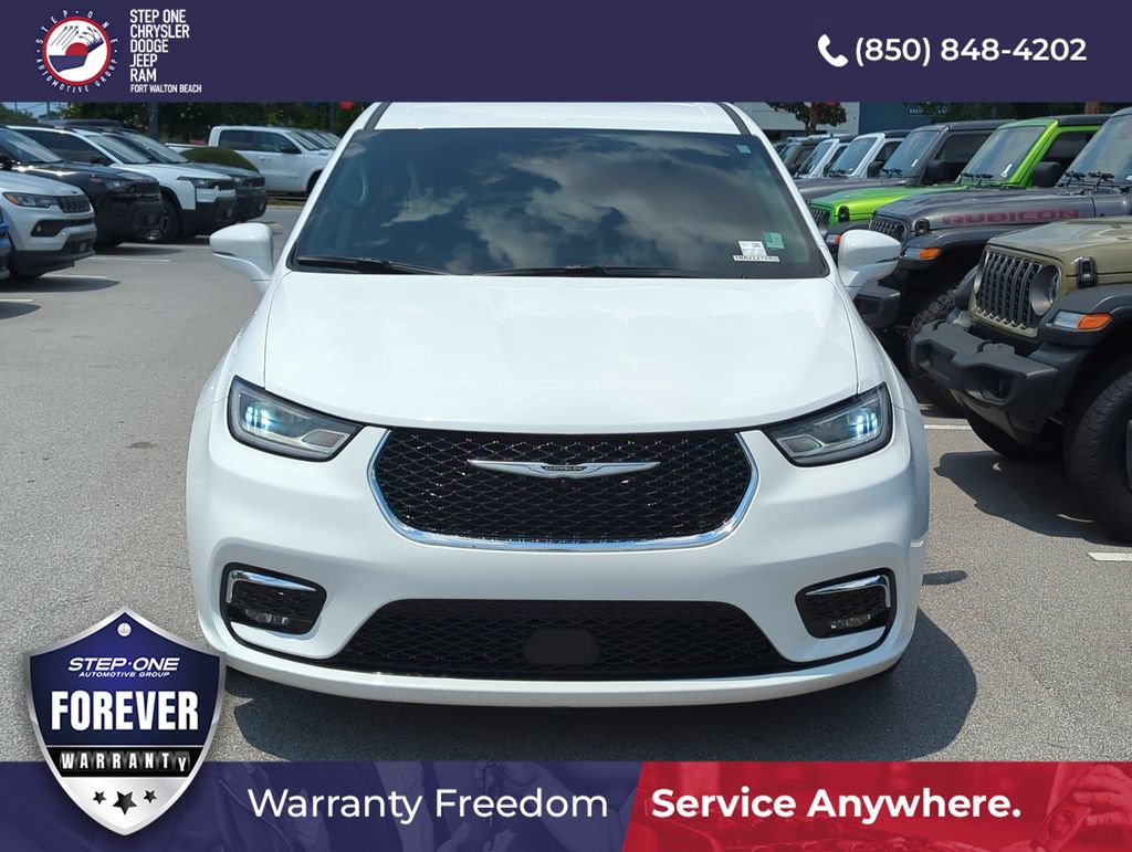Used 2022 Chrysler Pacifica Touring-L FWD image 9