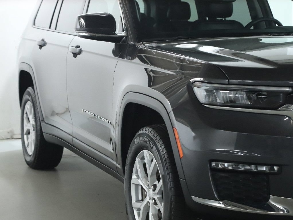 Used 2023 Jeep Grand Cherokee L Limited AWD/4WD image 9