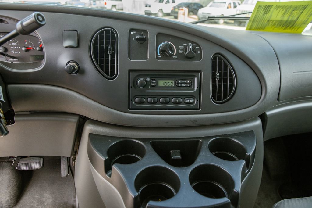 Used 2005 Ford E-350 and Econoline 350 Super Duty image 13