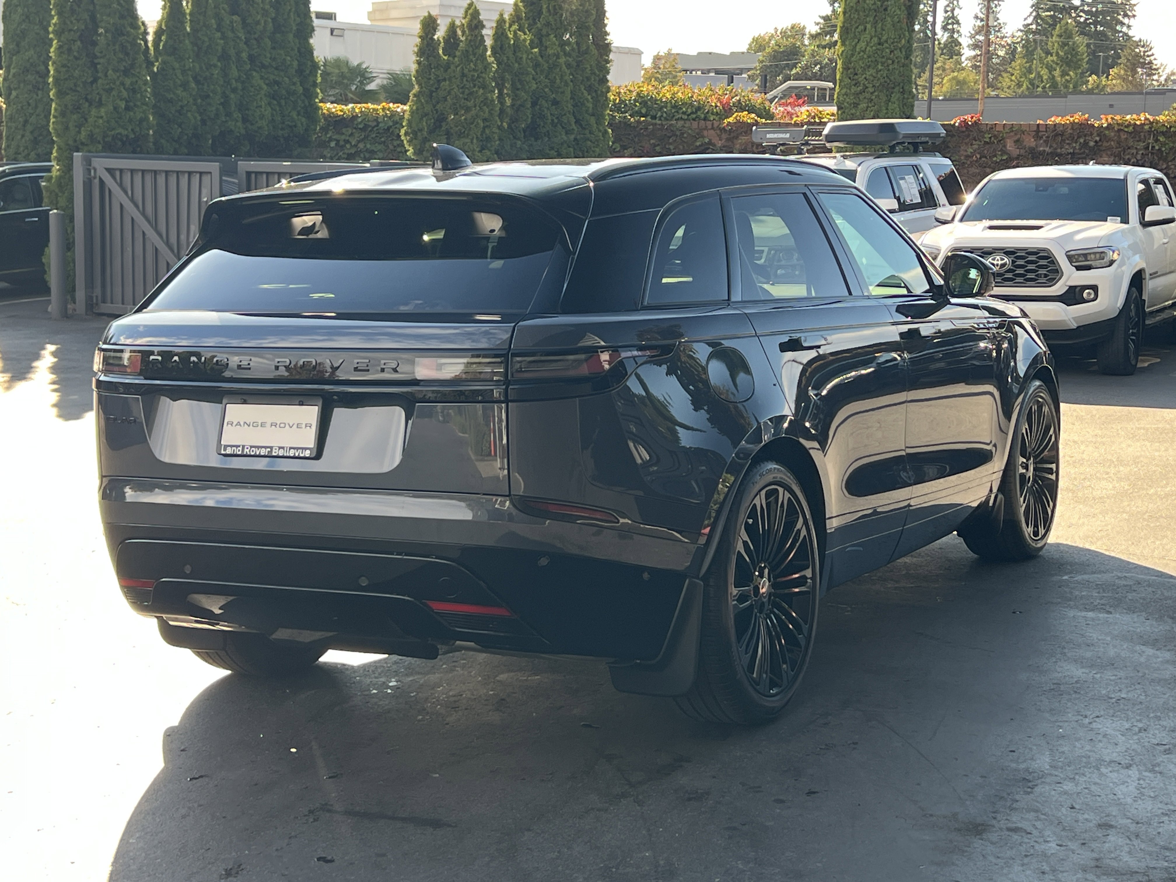New 2026 Land Rover Range Rover Velar Dynamic SE AWD/4WD image 8