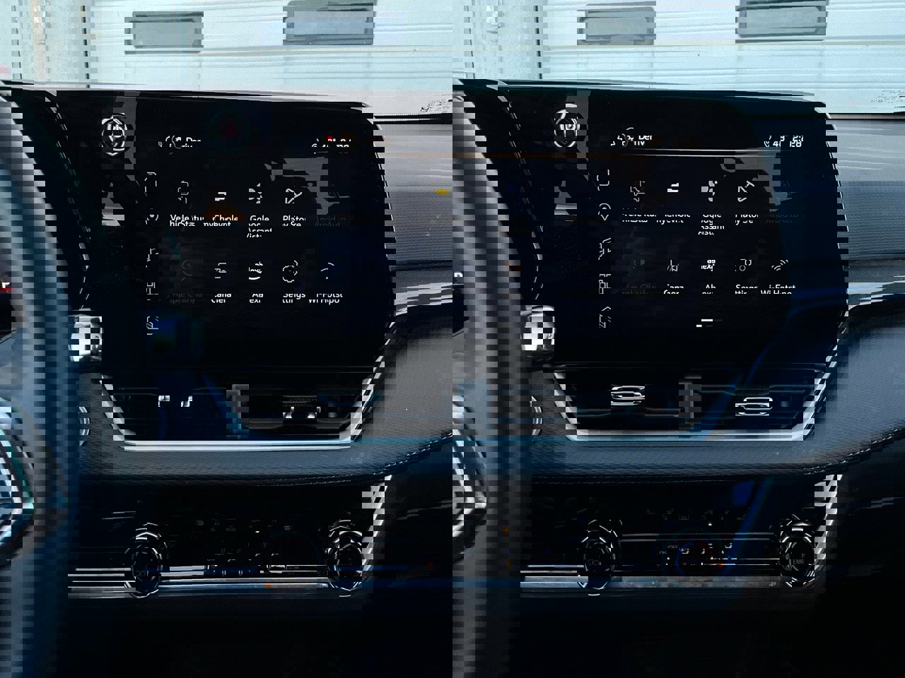 Used 2025 Chevrolet Equinox LT image 23