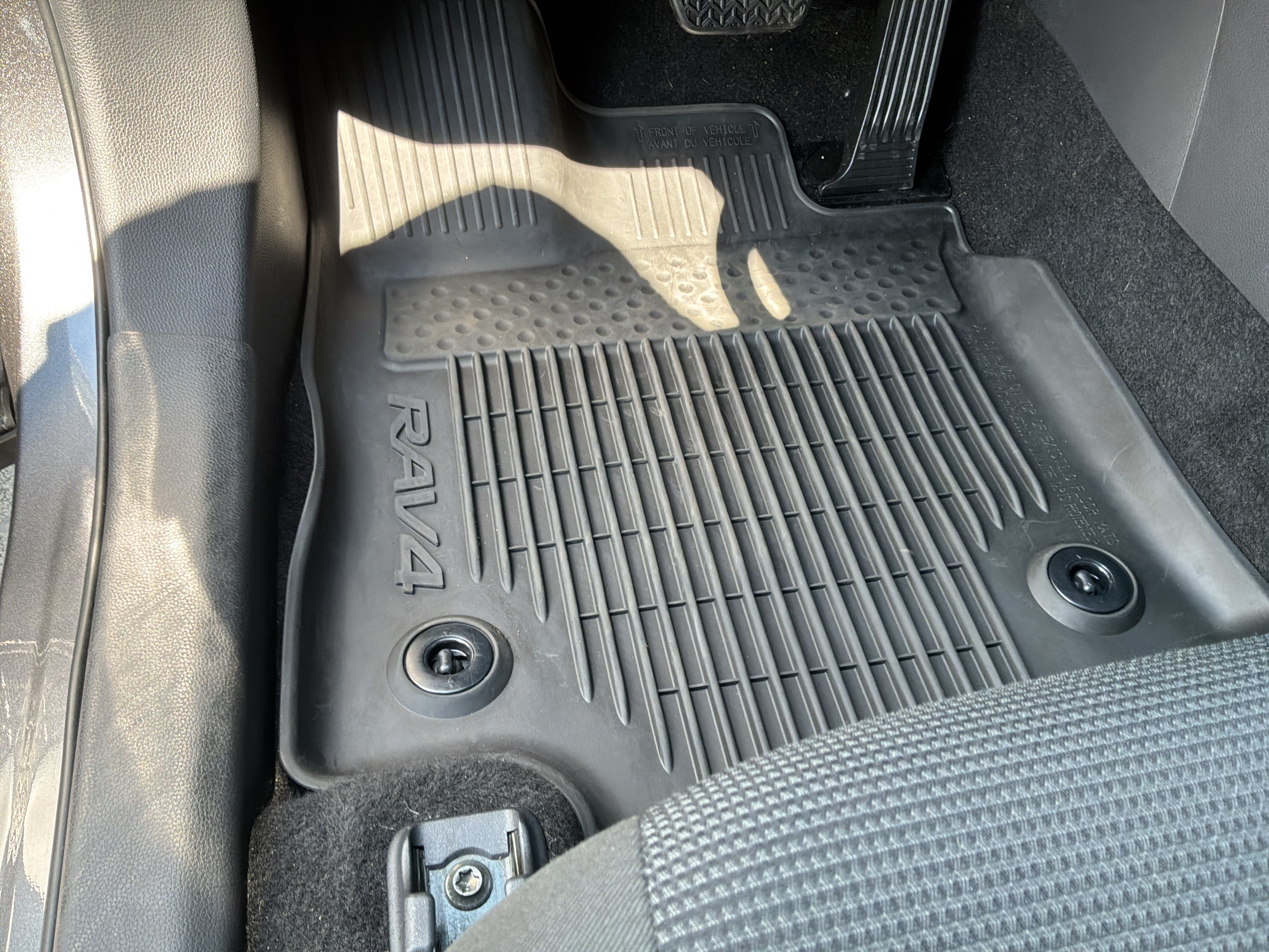 Used 2024 Toyota RAV4 LE AWD/4WD image 17