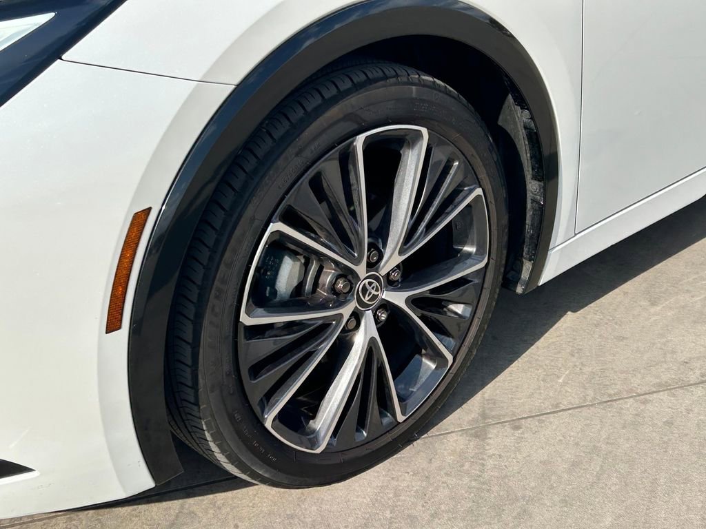 Used 2025 Toyota Prius XLE image 9