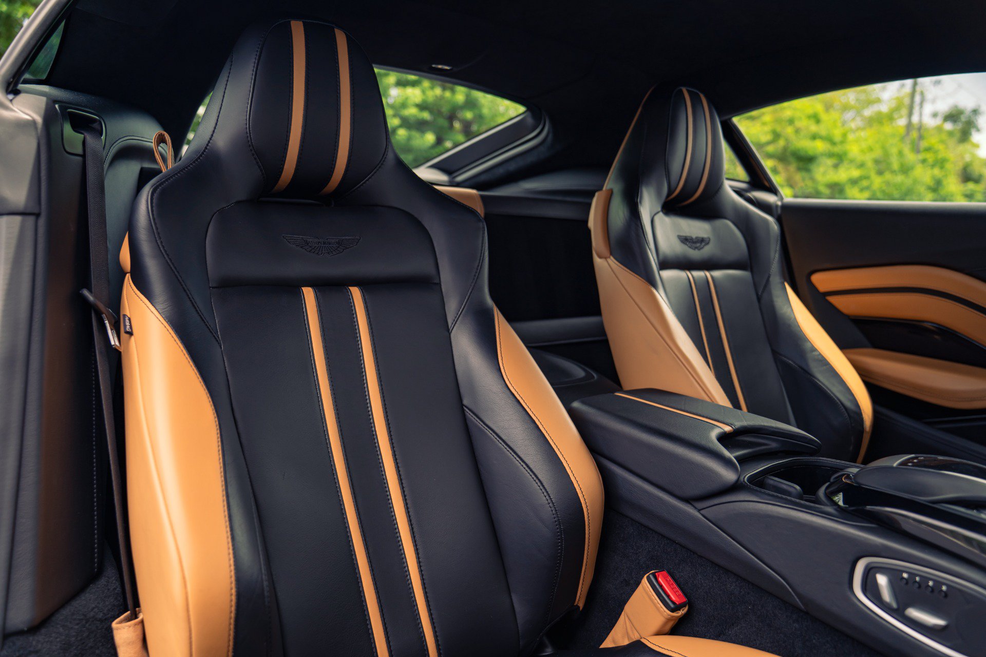 Used 2020 Aston Martin V8 Vantage Coupe RWD image 3
