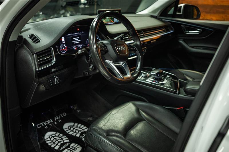 Used 2017 Audi Q7 3.0T Premium Plus w/ Premium Plus Package AWD/4WD image 9
