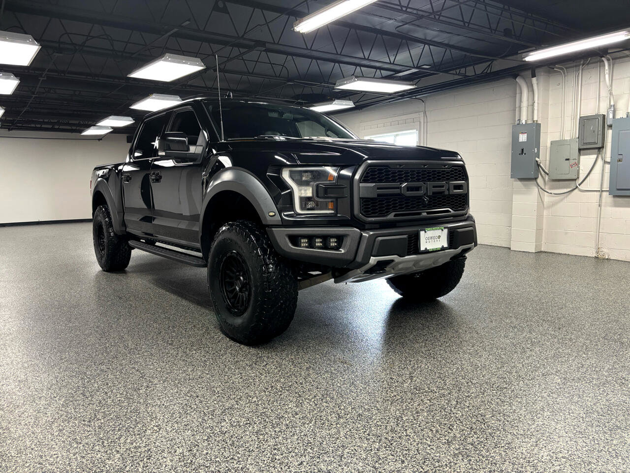 Used 2019 Ford F150 Raptor w/ Equipment Group 802A Luxury image 3