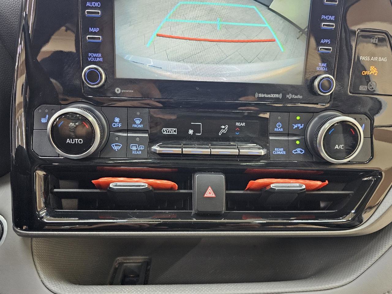 Used 2021 Toyota Highlander XLE image 34