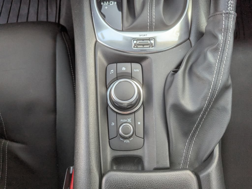 Used 2021 MAZDA MX-5 Miata RF Club RWD image 25