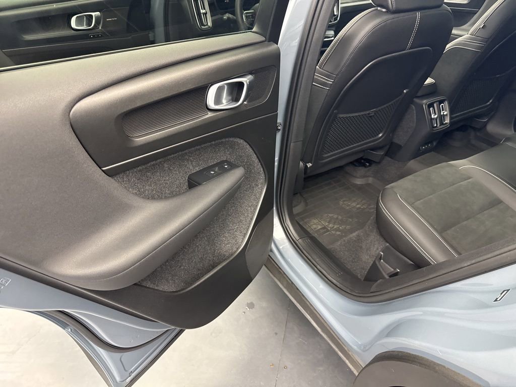 Used 2023 Volvo C40 P8 Recharge Ultimate w/ Protection Package Premier image 34
