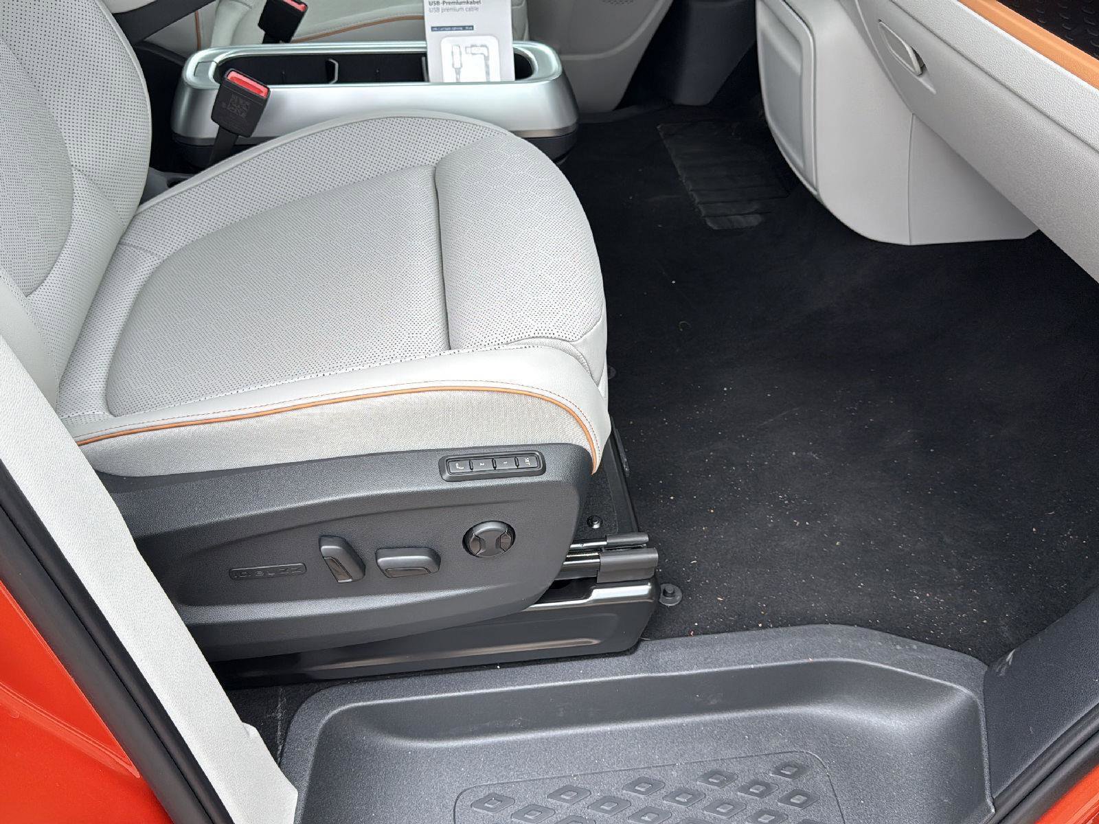 New 2025 Volkswagen ID. Buzz 1st Edition image 4