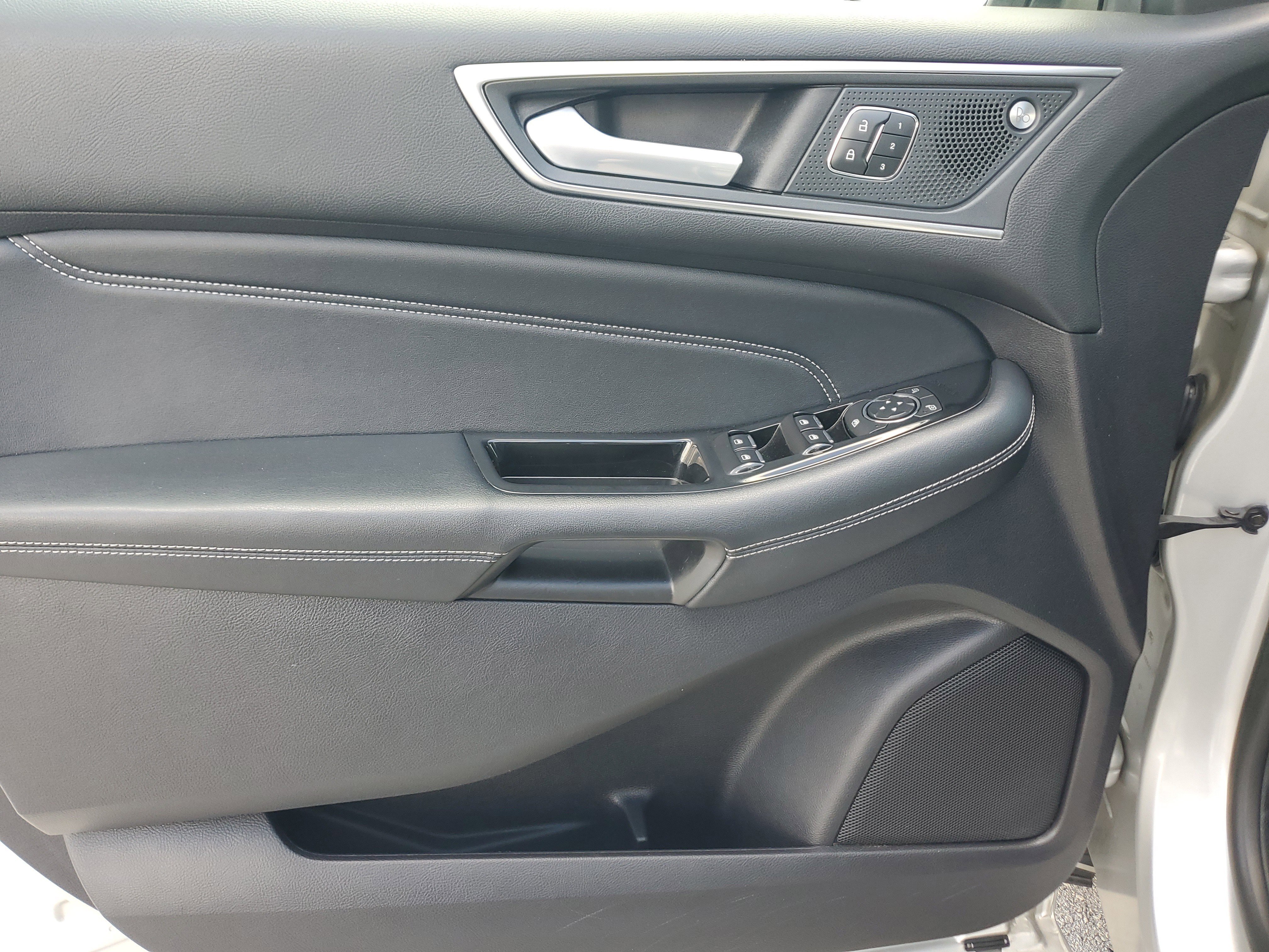 Used 2019 Ford Edge Titanium w/ Equipment Group 301A image 25