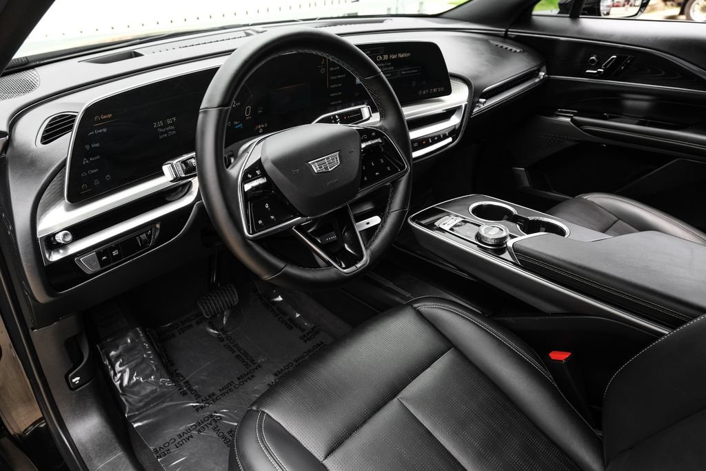 Used 2024 Cadillac Lyriq Luxury RWD image 2