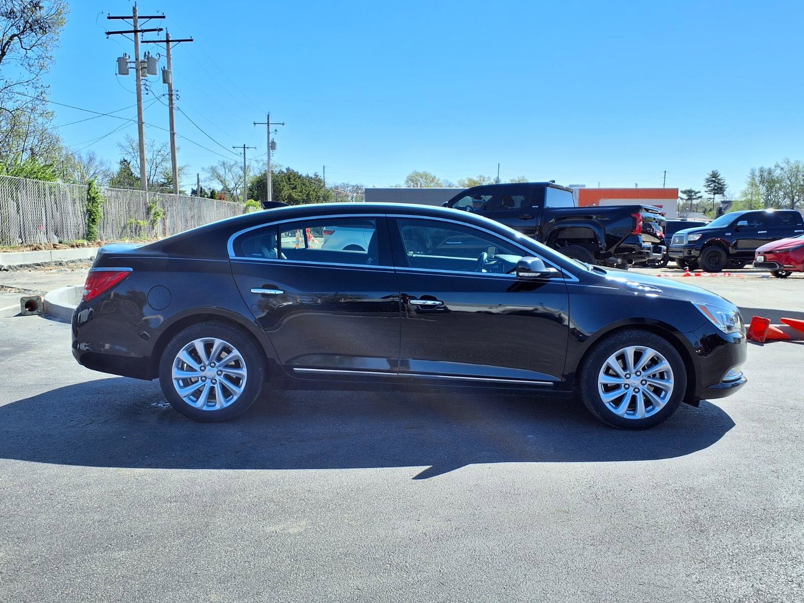 Used 2016 Buick LaCrosse Premium image 2