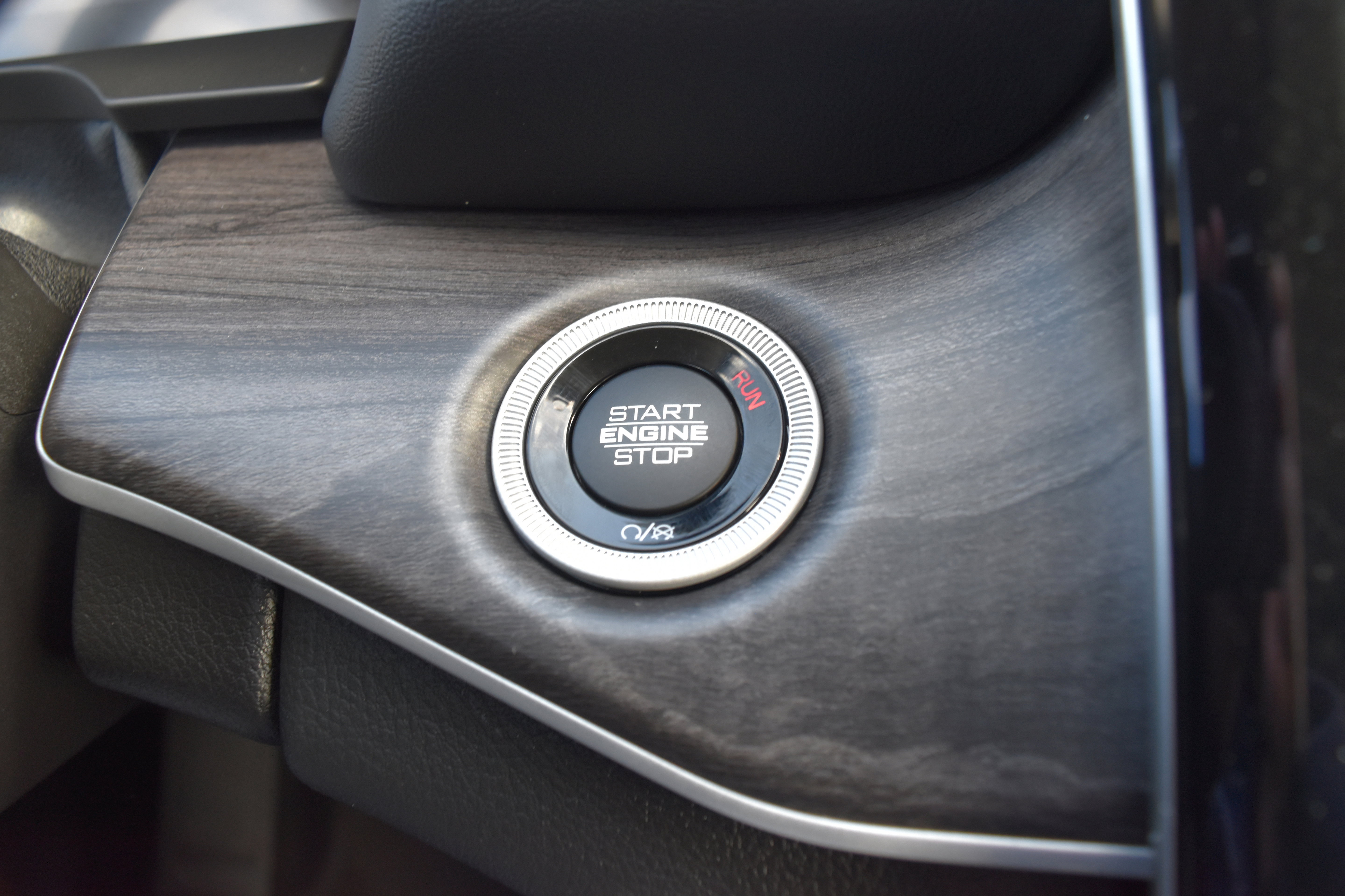 Used 2023 Jeep Grand Cherokee Limited w/ Luxury Tech Group II AWD/4WD image 16