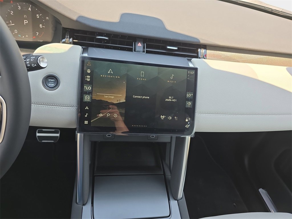 New 2025 Land Rover Discovery Sport Dynamic SE image 20