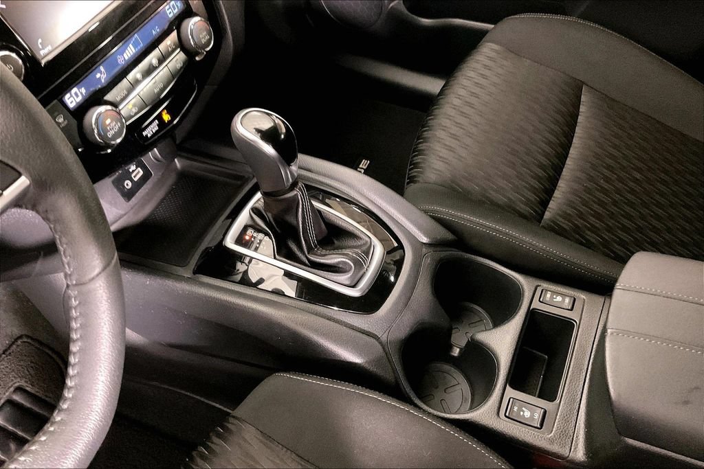 Used 2020 Nissan Rogue SV FWD image 18