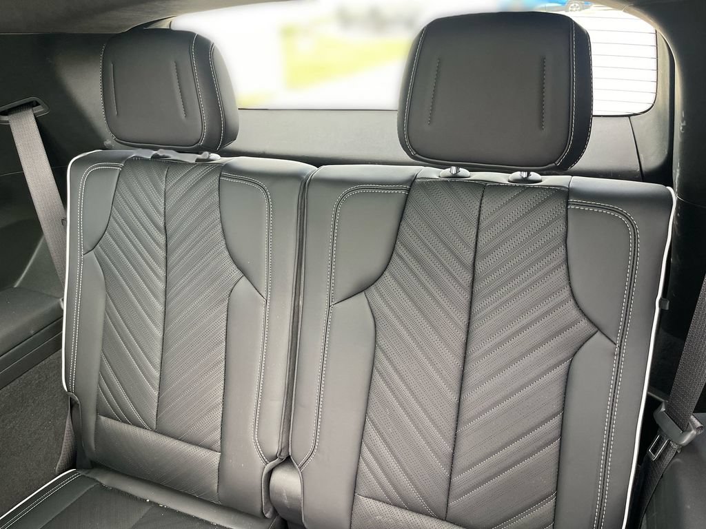 Certified 2026 Cadillac Vistiq Luxury w/ LPO, Floor Liner Package AWD/4WD image 39