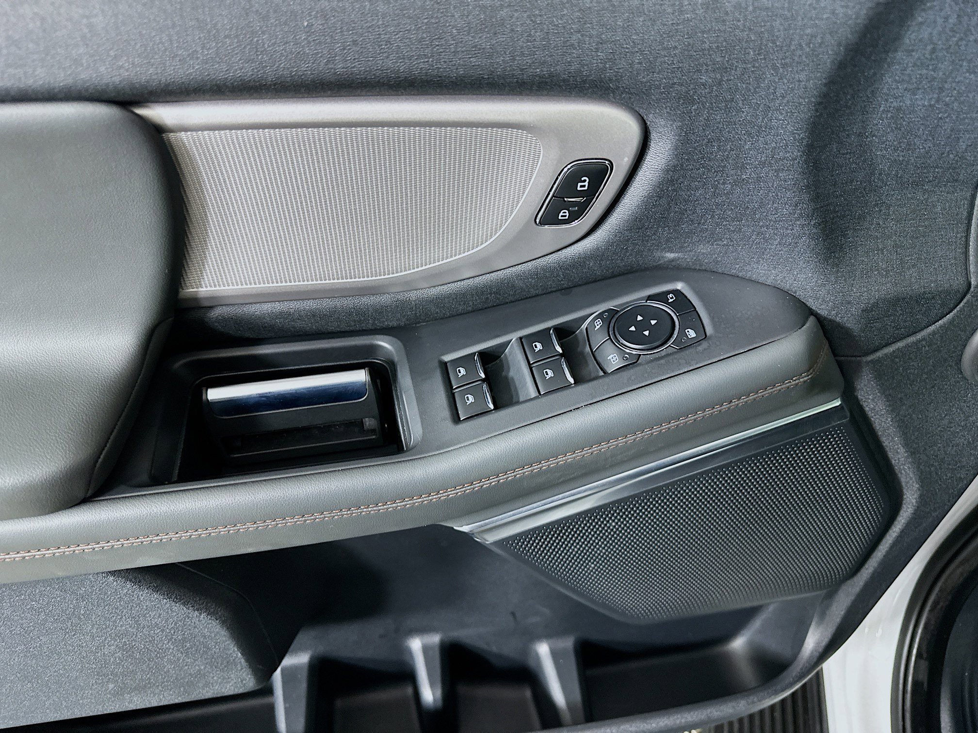 Used 2025 Ford Expedition Active image 15