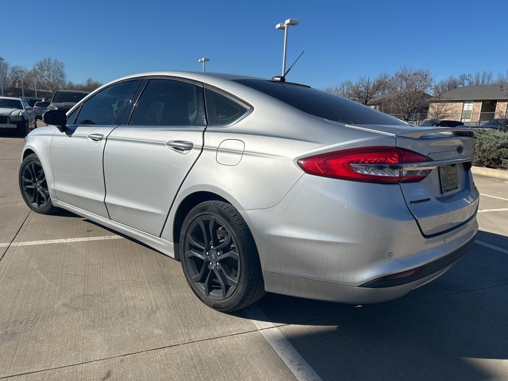 Used 2017 Ford Fusion SE w/ Equipment Group 201A image 6