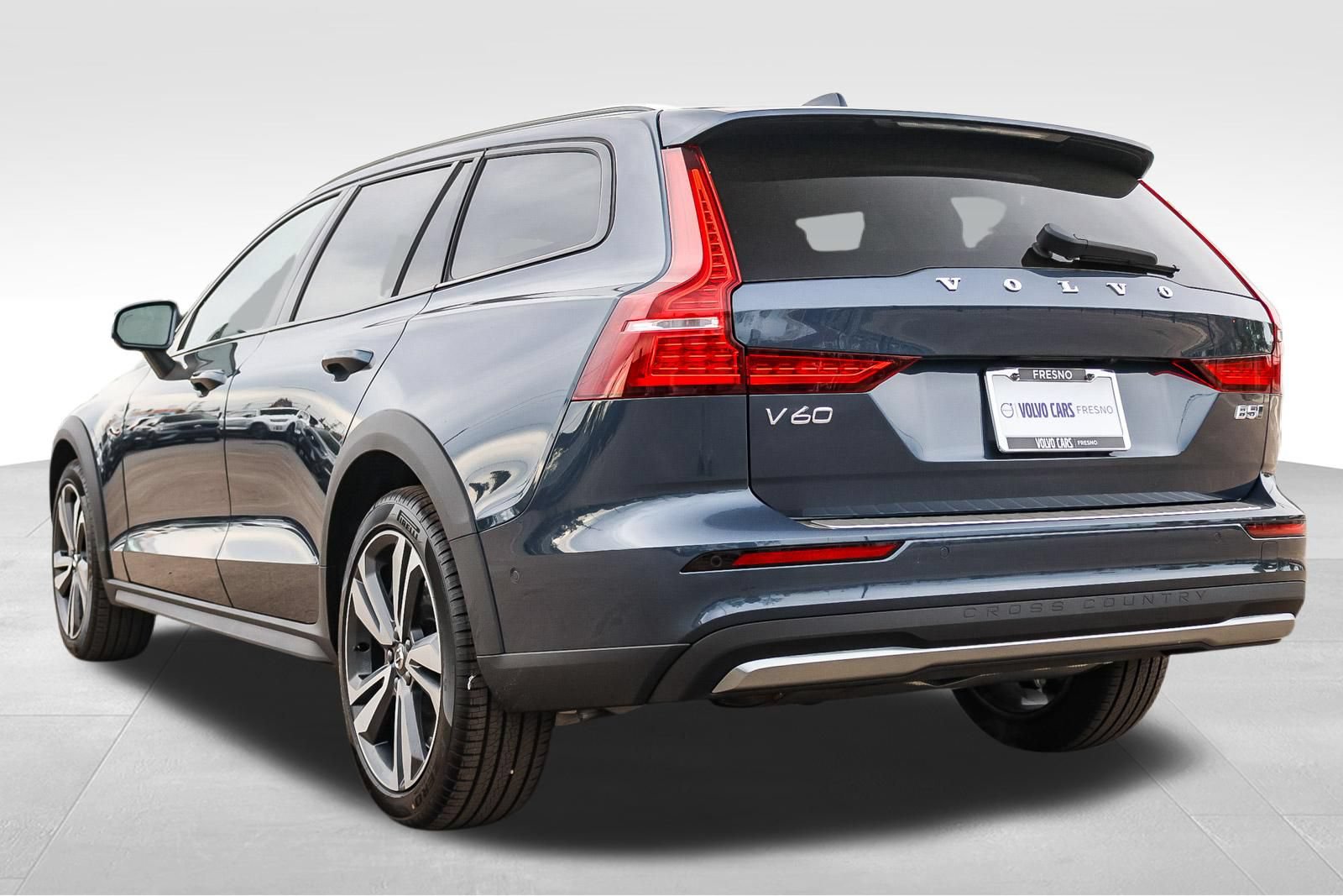New 2026 Volvo V60 B5 Cross Country Plus w/ Climate Package AWD/4WD image 7