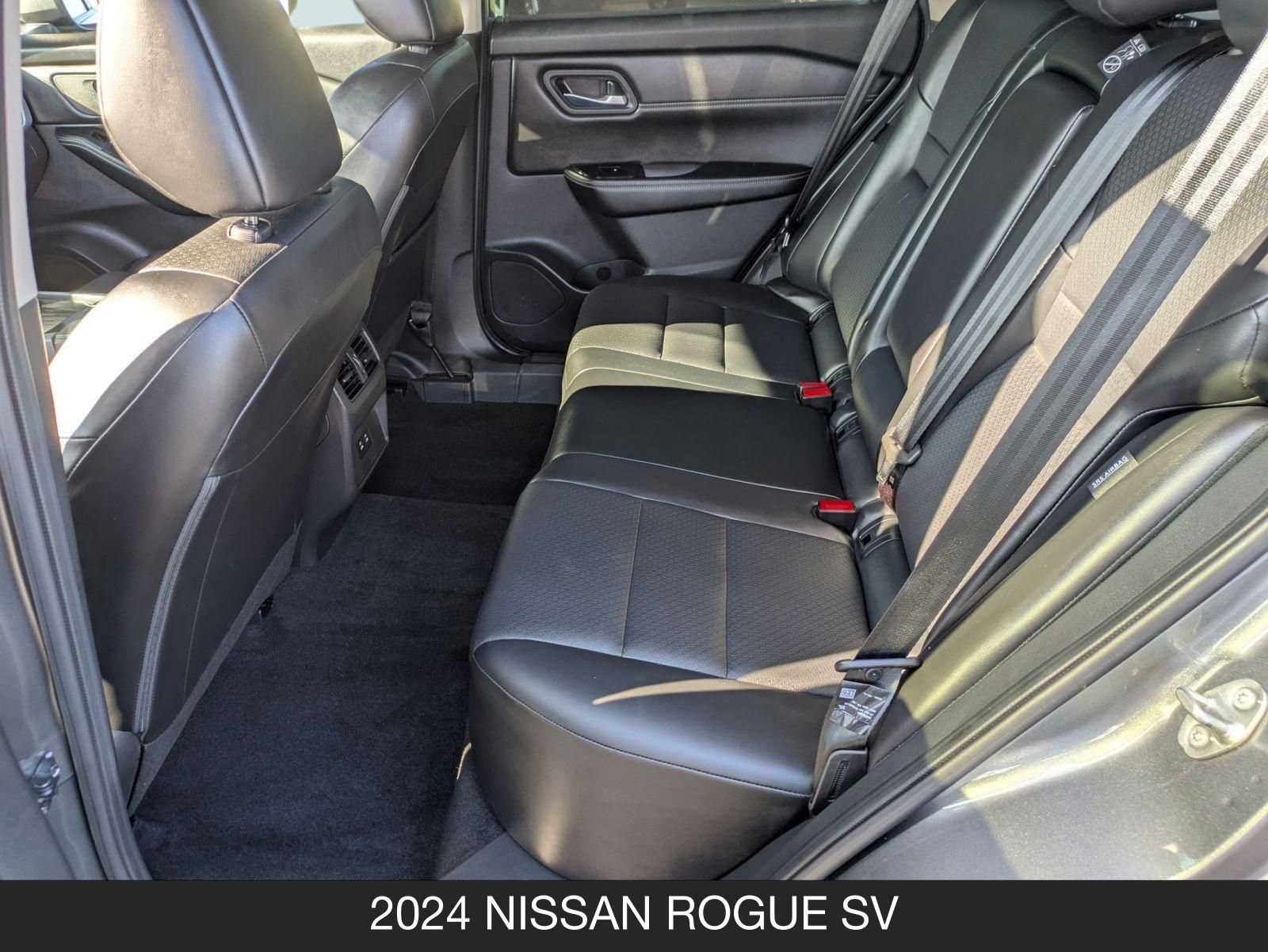 Used 2024 Nissan Rogue SV w/ SV Premium Package image 15