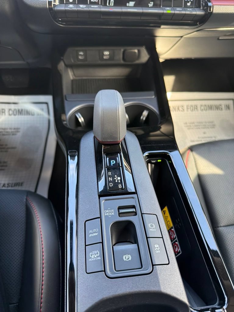 Used 2025 Toyota Prius Plug-In Hybrid FWD image 31
