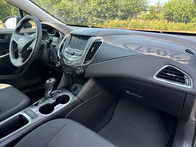 Used 2017 Chevrolet Cruze LT w/ Convenience Package FWD image 27
