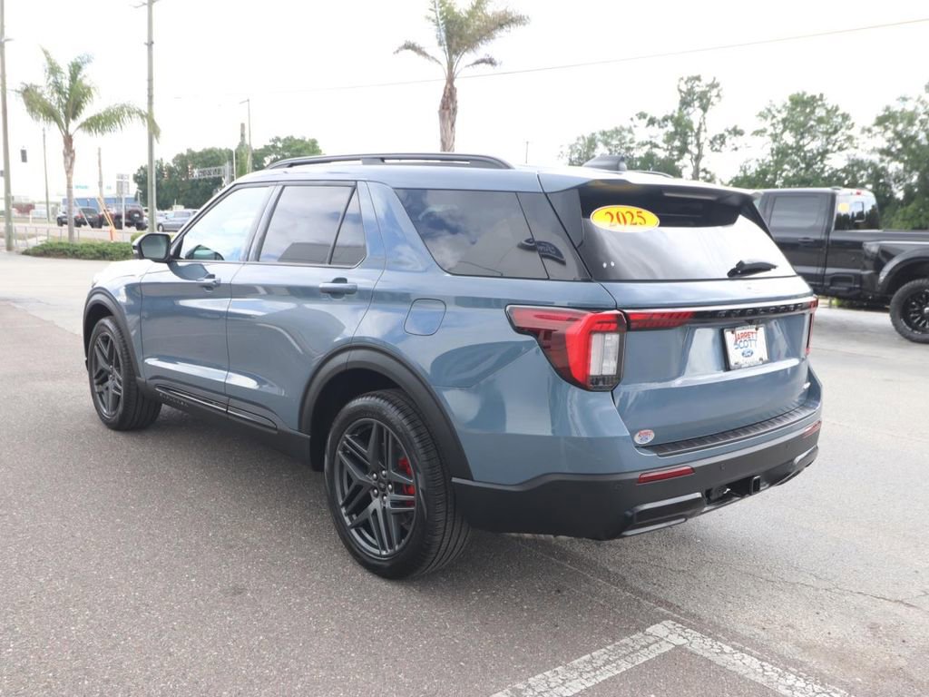 Certified 2025 Ford Explorer ST-Line w/ Premium Package AWD/4WD image 8