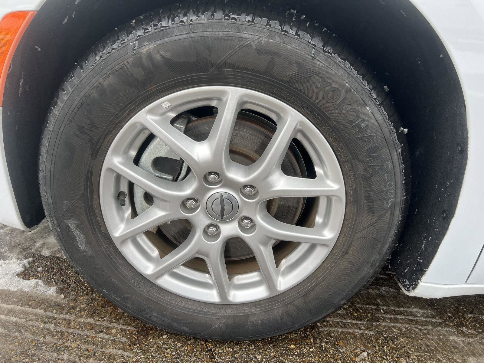 Used 2024 Chrysler Pacifica Touring-L image 39