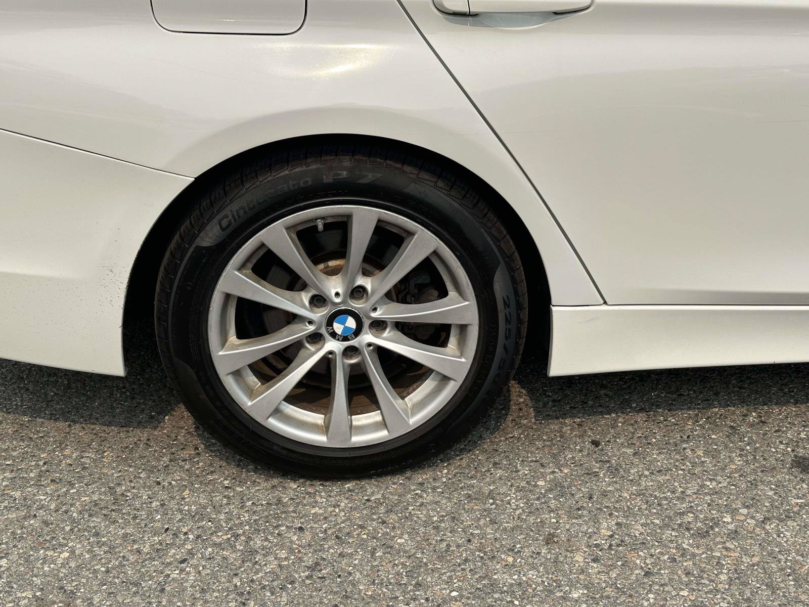 Used 2018 BMW 320i xDrive Sedan w/ Convenience Package AWD/4WD image 10