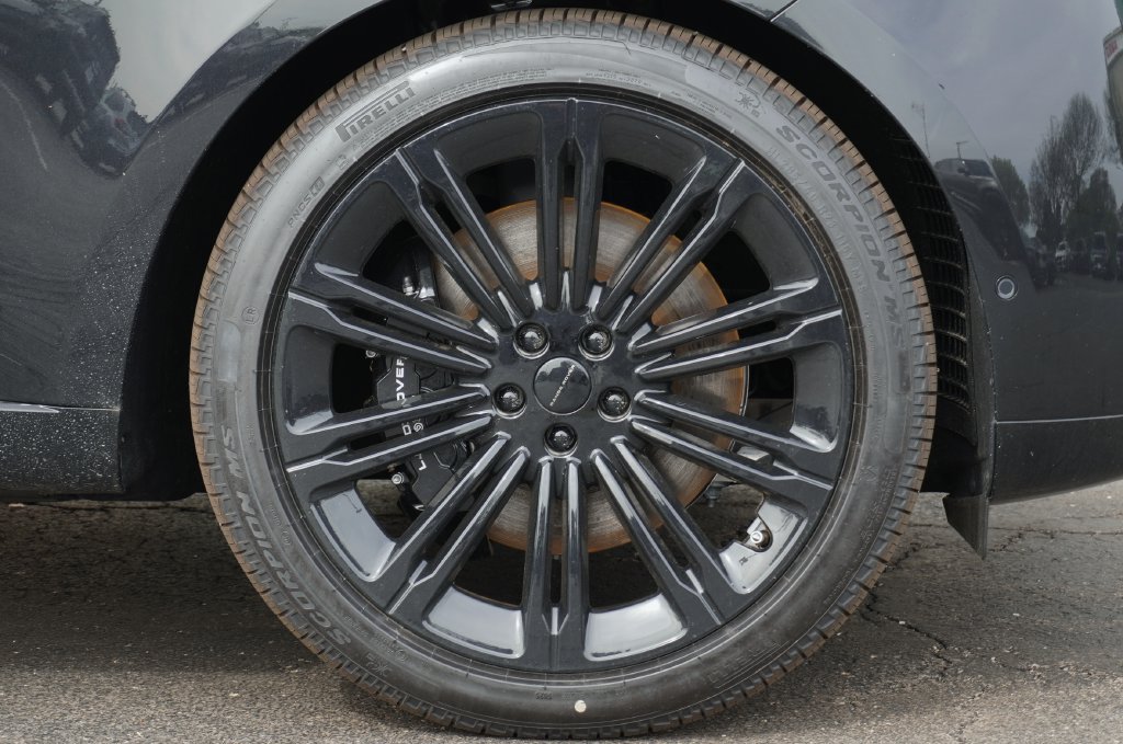 New 2026 Land Rover Range Rover Long Wheelbase SE AWD/4WD image 8