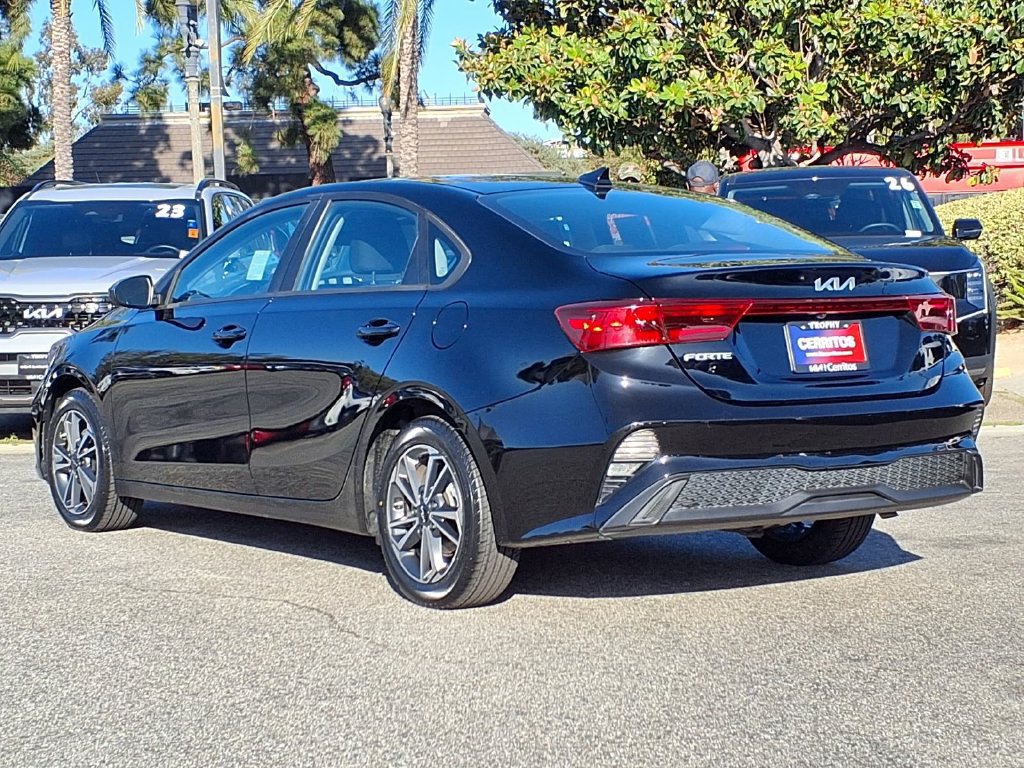 Certified 2023 Kia Forte LXS FWD image 4