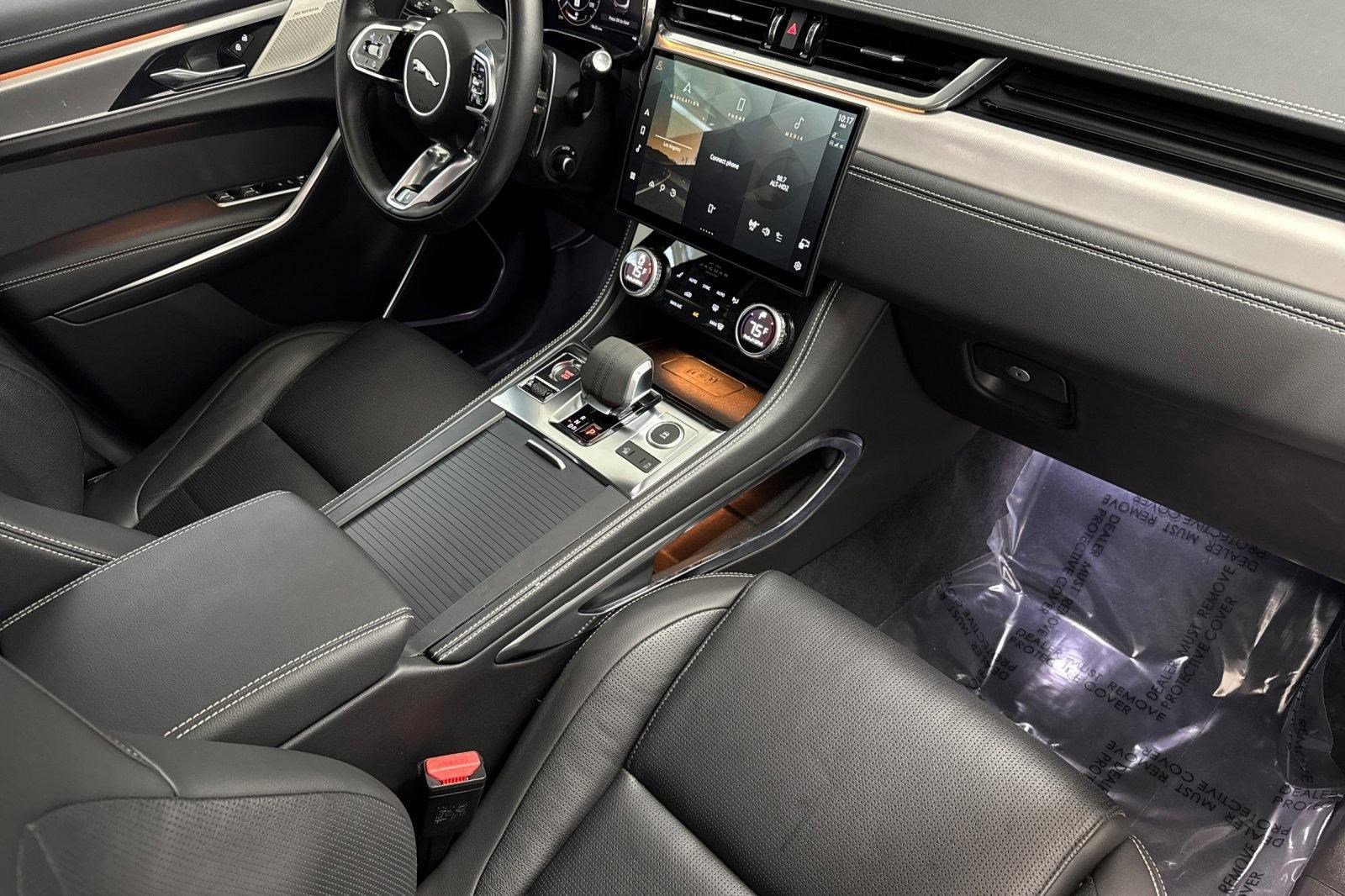 Used 2024 Jaguar F-PACE R-Dynamic S image 33